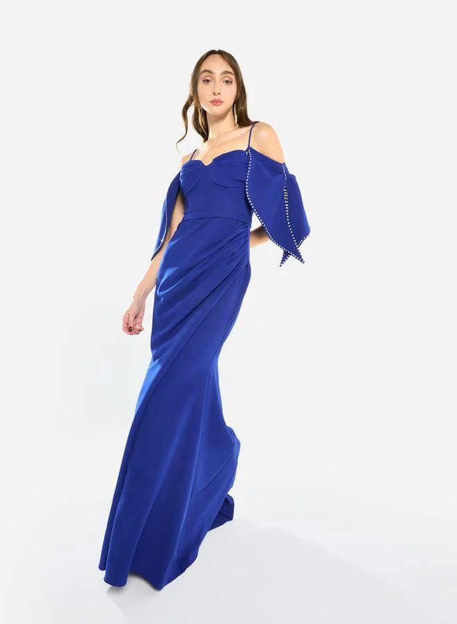 هاوس اوف مودا فستان طويل بنمط حورية البحر وتفاصيل لؤلؤ